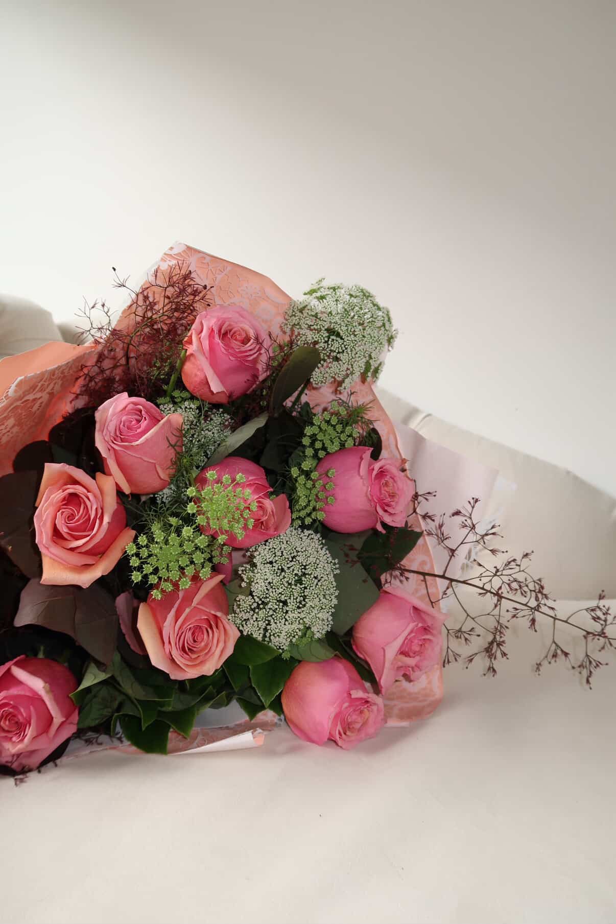 Bouquet of pink and coral roses with Queen Anne's lace
